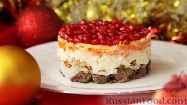 Праздничный салат "Красная шапочка" с говядиной и гранатом