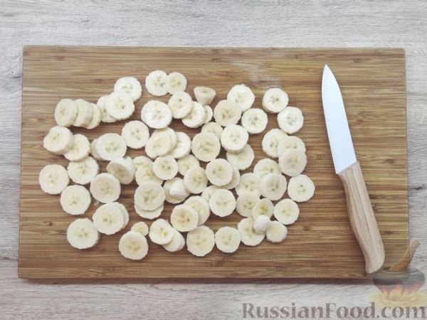 Мороженое из бананов, авокадо, мяты и шпината (без сливок и молока)
